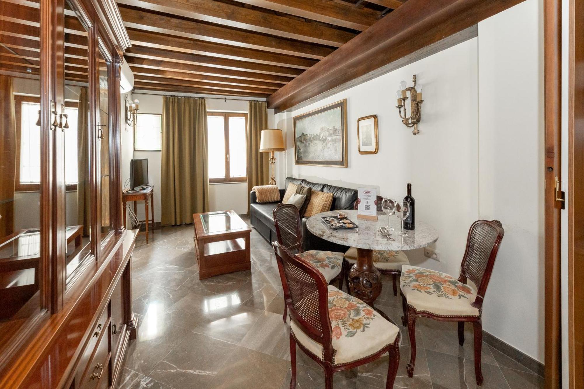 Apartamentos En Pleno Centro, Aljibe Rodrigo Del Campo 1C Granada Ngoại thất bức ảnh